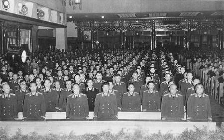 新中国首次授衔前后秘闻:毛泽东邓小平为何不是元帅